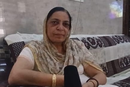 12-गांव सुनारिया में बैठे ग्रामीण। संंवाद 12-गांव सुनारिया में बैठे ग्रामीण। संंवाद