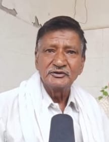 12-गांव सुनारिया में बैठे ग्रामीण। संंवाद 12-गांव सुनारिया में बैठे ग्रामीण। संंवाद
