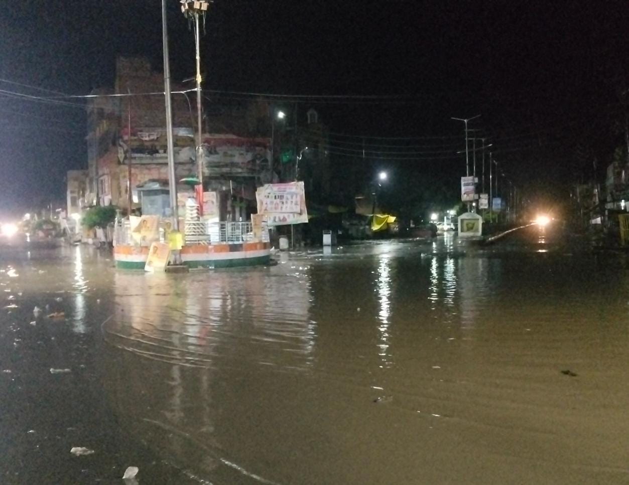 फोटो-17- एक्सप्रेस वे के अंडरपास में हुआ जलभाव।संवाद फोटो-17- एक्सप्रेस वे के अंडरपास में हुआ जलभाव।संवाद