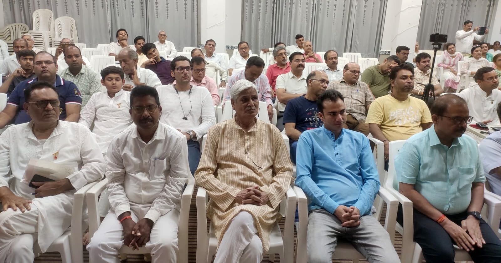गोमतीनगर स्थित आत्म चिंतन भवन में ब्रह्माकुमारीज की ओर से शुक्रवार को डिजिटल वेलनेस विषय पर विश गोमतीनगर स्थित आत्म चिंतन भवन में ब्रह्माकुमारीज की ओर से शुक्रवार को डिजिटल वेलनेस विषय पर विश