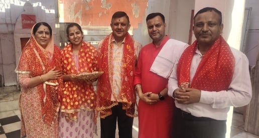 ज्वालामुखी में दर्शनों के उपरांत हिमाचल प्रदेश के सैनिक कल्याण निदेशक मदन शील शर्मा व अन्य। संव ज्वालामुखी में दर्शनों के उपरांत हिमाचल प्रदेश के सैनिक कल्याण निदेशक मदन शील शर्मा व अन्य। संव