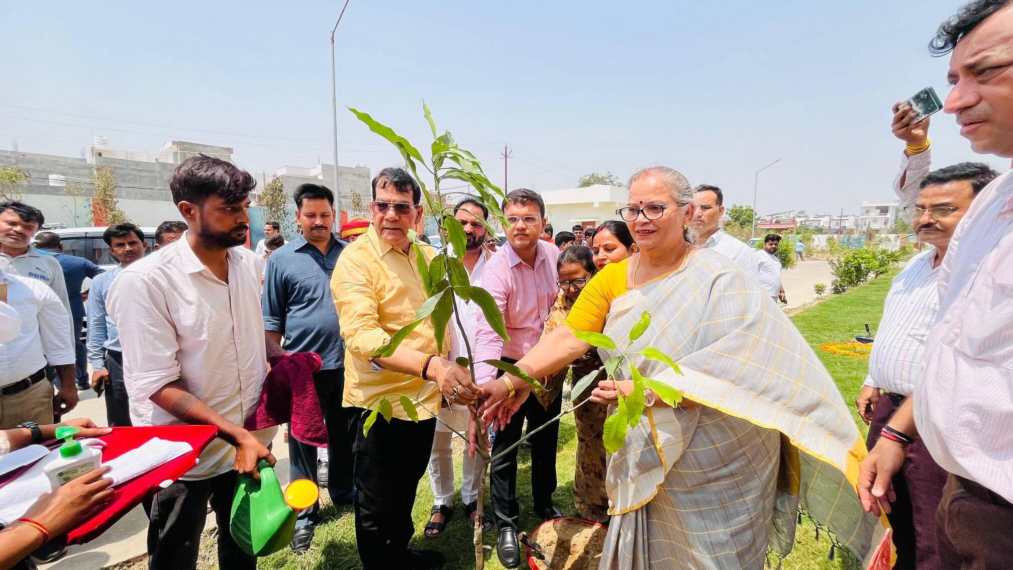 कूड़ा घर का किया गया शिलान्यास। कूड़ा घर का किया गया शिलान्यास।