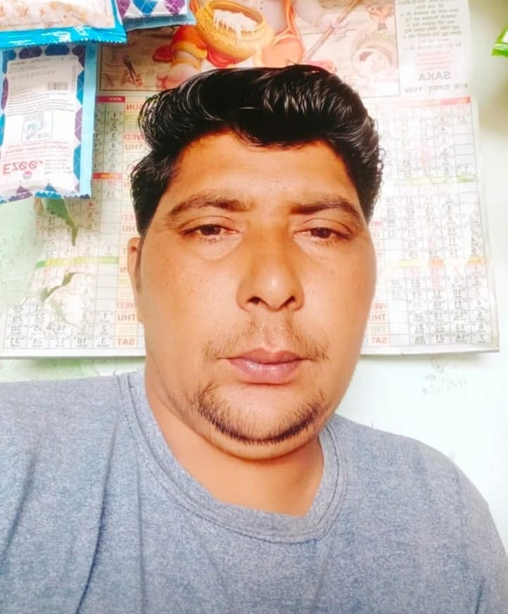 पोस्टमार्टम हाउस के बाहर विलाप करते मृतकों के परिजन। संवाद पोस्टमार्टम हाउस के बाहर विलाप करते मृतकों के परिजन। संवाद