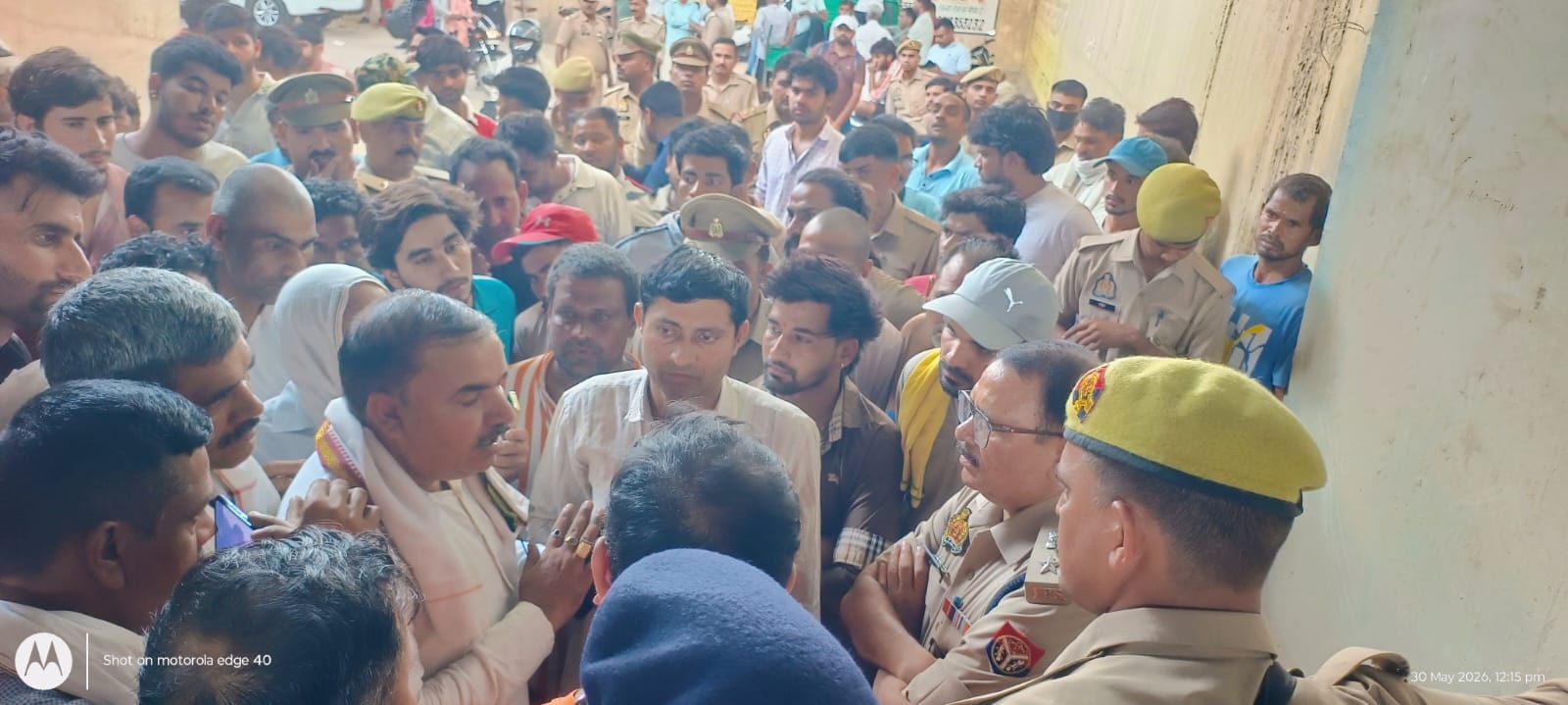 डीसीपी ग्रामीण घटनास्थल का निरीक्षण करते हुए। संवाद डीसीपी ग्रामीण घटनास्थल का निरीक्षण करते हुए। संवाद