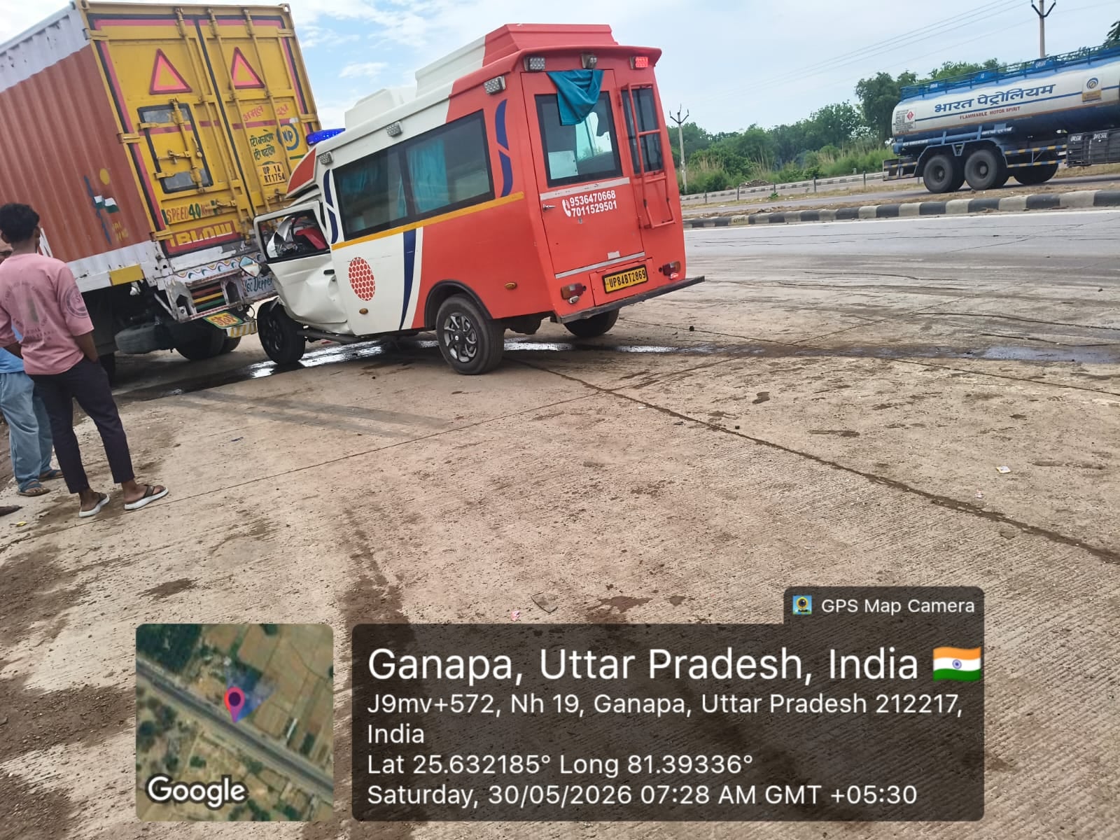 एंबुलेंस हादसे में घायल मंझनपुर जिला अस्पताल में भर्ती। संवाद