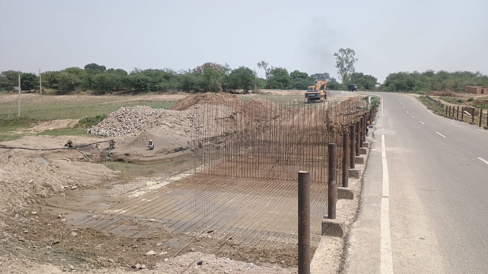फोटो - 07 काम बंद होने से सूना पड़ा तुर्री नाला दीर्घ सेतु। संवाद