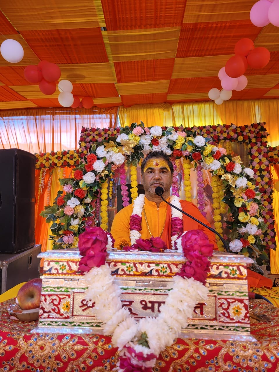 कांशीगिरी मंदिर में कथा सुनते श्रद्धालु। स्रोत : सभा कांशीगिरी मंदिर में कथा सुनते श्रद्धालु। स्रोत : सभा