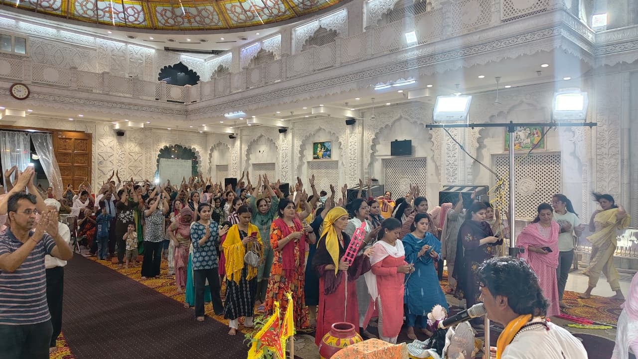 कथा सुनाते पंडित बृजकिशोर शास्त्री। स्रोत : स्वयं कथा सुनाते पंडित बृजकिशोर शास्त्री। स्रोत : स्वयं