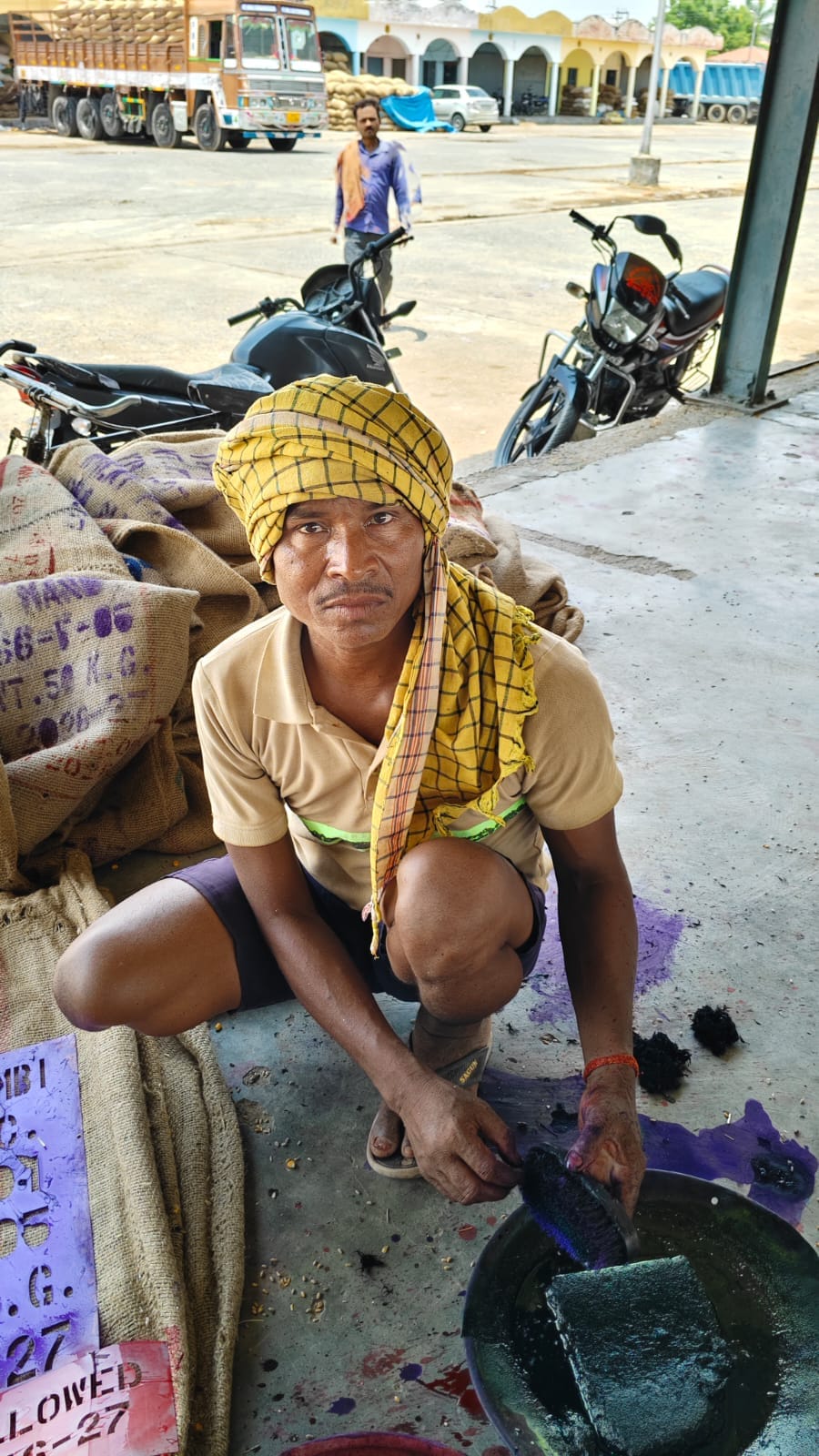 मंडी परिसर में बने शौचालय की स्थिति बदहाल। संवाद