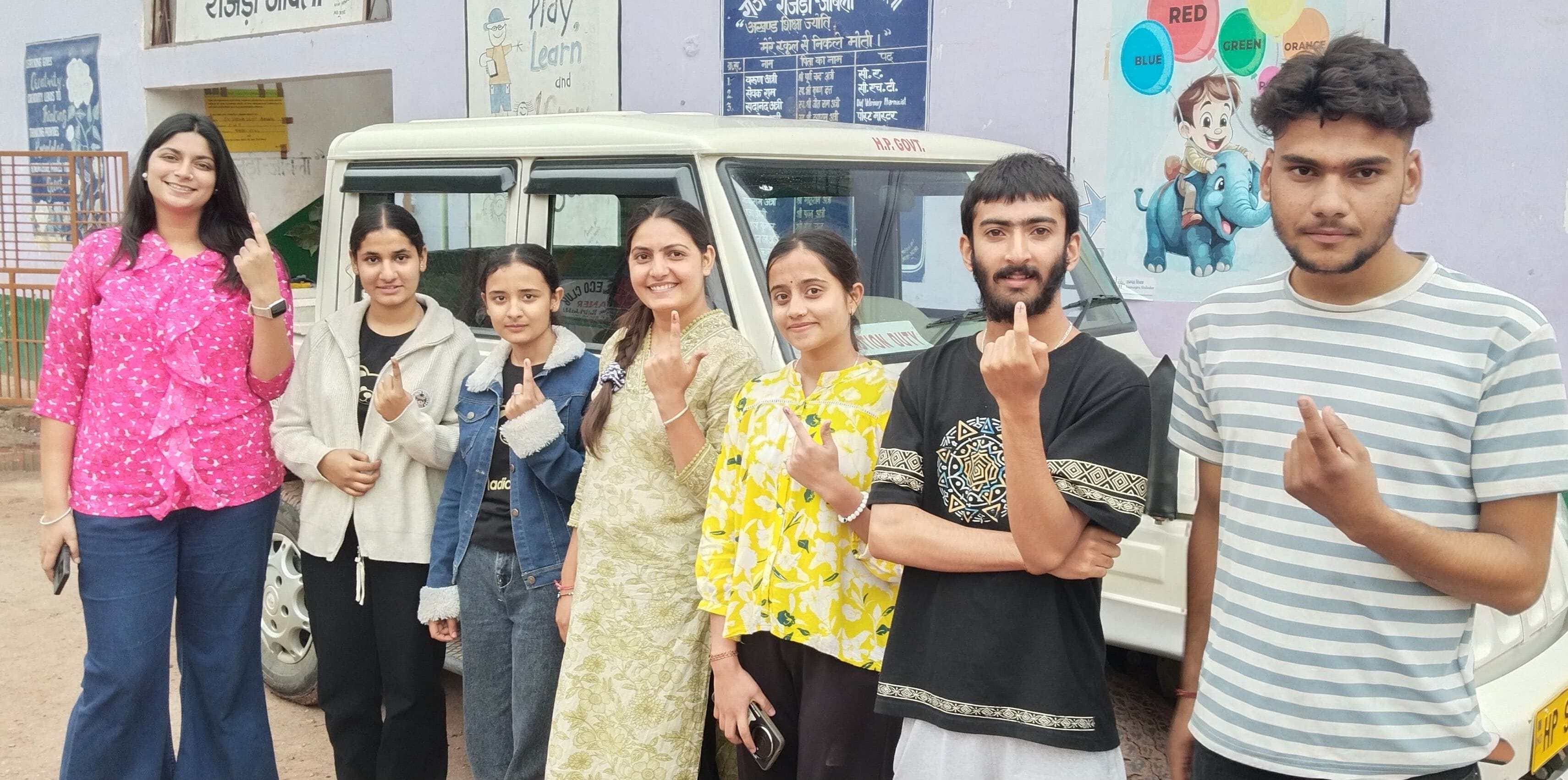 नालागढ़ की मित्तियां पंचायत में पहली बार वोट डालने पहुंचा उदय धीमान। संवाद