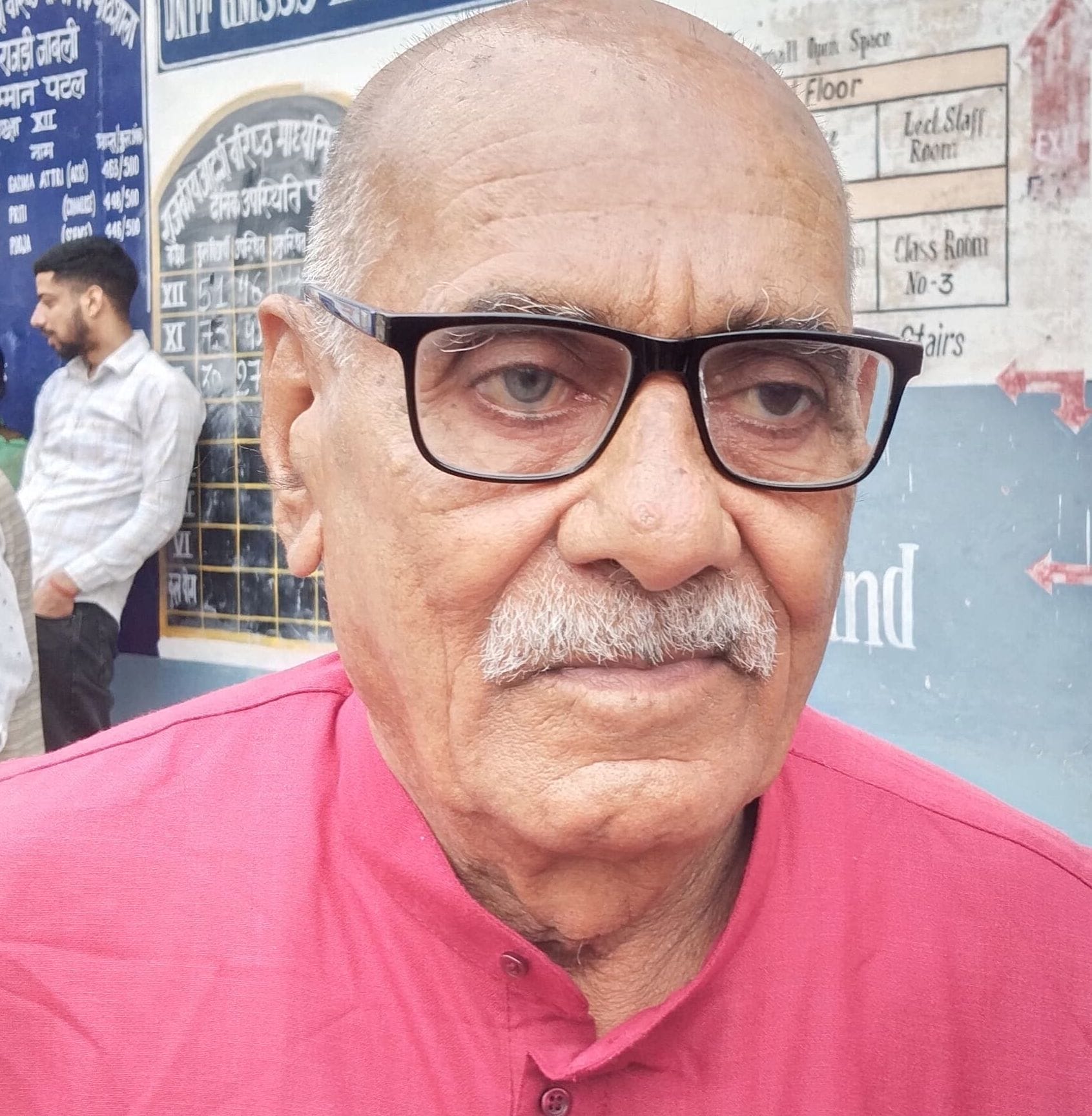 नालागढ़ की मित्तियां पंचायत में पहली बार वोट डालने पहुंचा उदय धीमान। संवाद