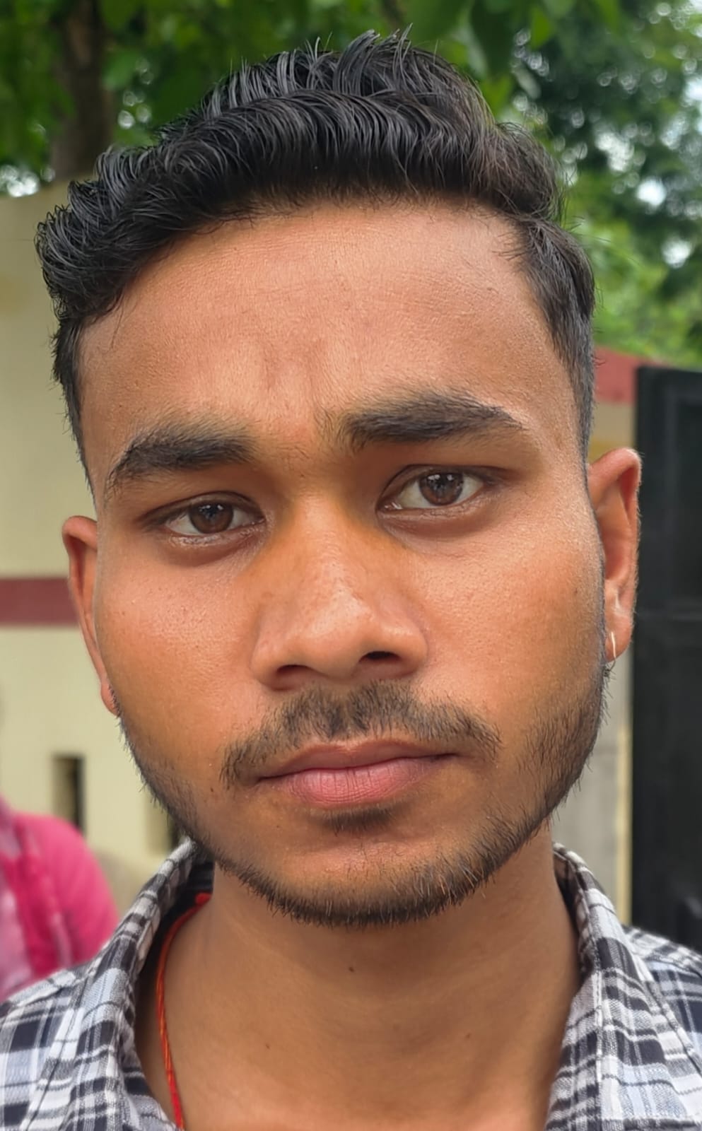 परीक्षा केंद्र जीजीआईसी में परीक्षा से पहले लगी लंबी लाइन। संवाद परीक्षा केंद्र जीजीआईसी में परीक्षा से पहले लगी लंबी लाइन। संवाद