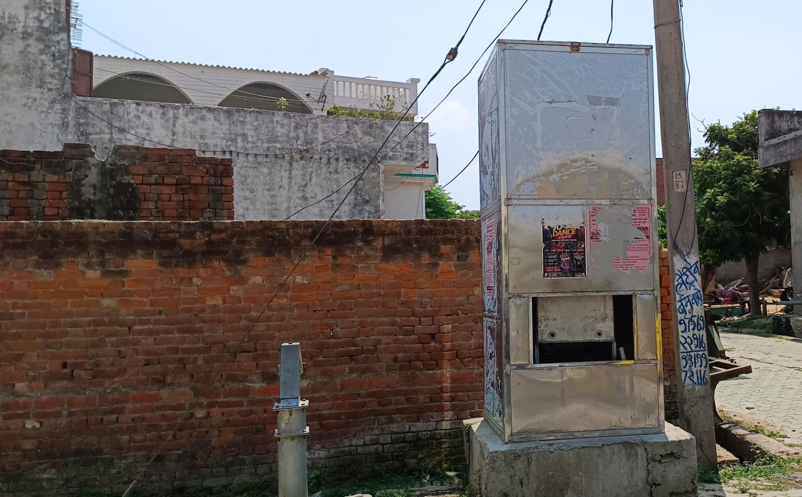पोस्ट ऑफिस के पास खराब पड़ा वॉटर कूलर स्रोत संवाद पोस्ट ऑफिस के पास खराब पड़ा वॉटर कूलर स्रोत संवाद