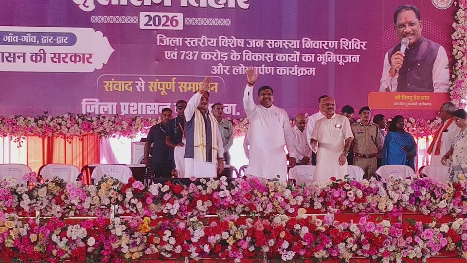 सुशासन तिहार शिविर में पहुंचे मुख्यमंत्री।