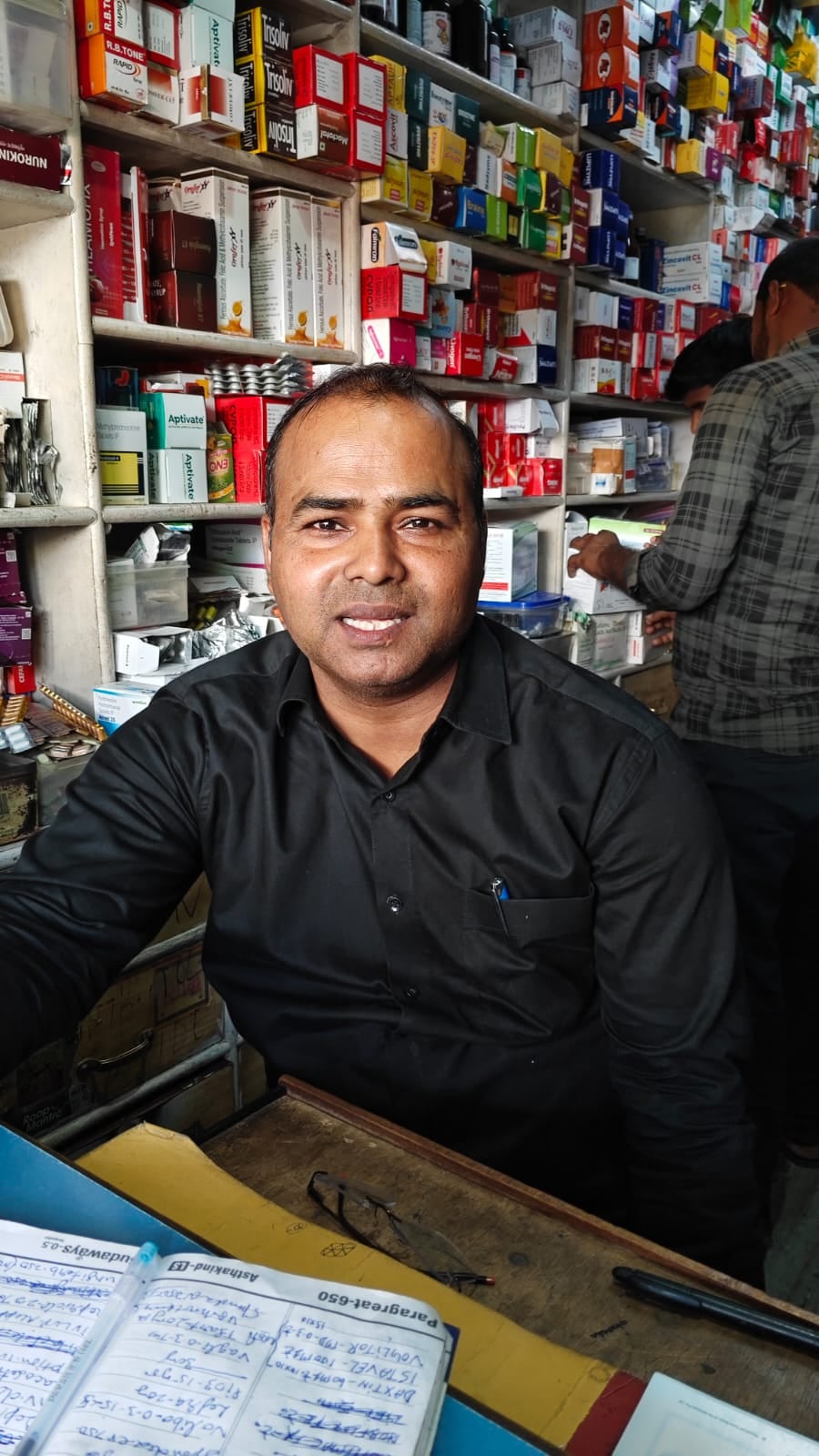 दीपक कुमार, दवा विक्रेता