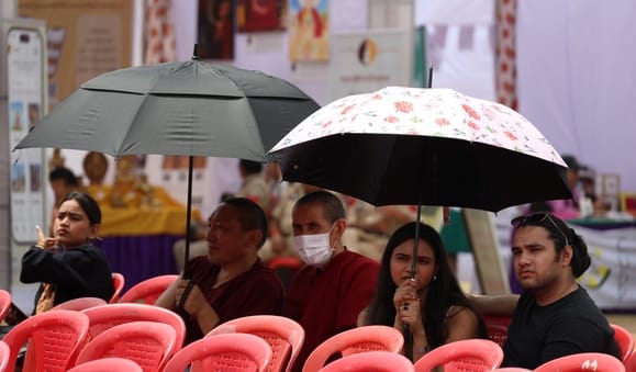 धर्मशाला के पुलिस मैदान में तिब्बती सांस्कृतिक उत्सव में तिब्बती मोमोज बनाते हुए तिब्बती। अमर उ धर्मशाला के पुलिस मैदान में तिब्बती सांस्कृतिक उत्सव में तिब्बती मोमोज बनाते हुए तिब्बती। अमर उ