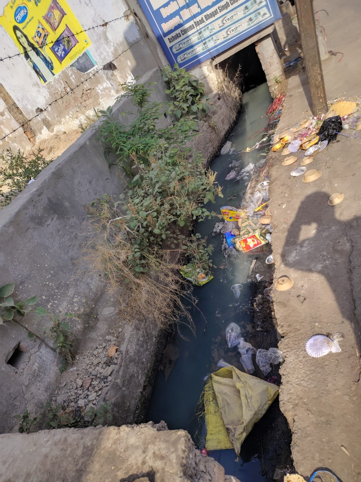अंबाला रोड स्थित साफ की गई ड्रेन का द्श्य। संवाद अंबाला रोड स्थित साफ की गई ड्रेन का द्श्य। संवाद