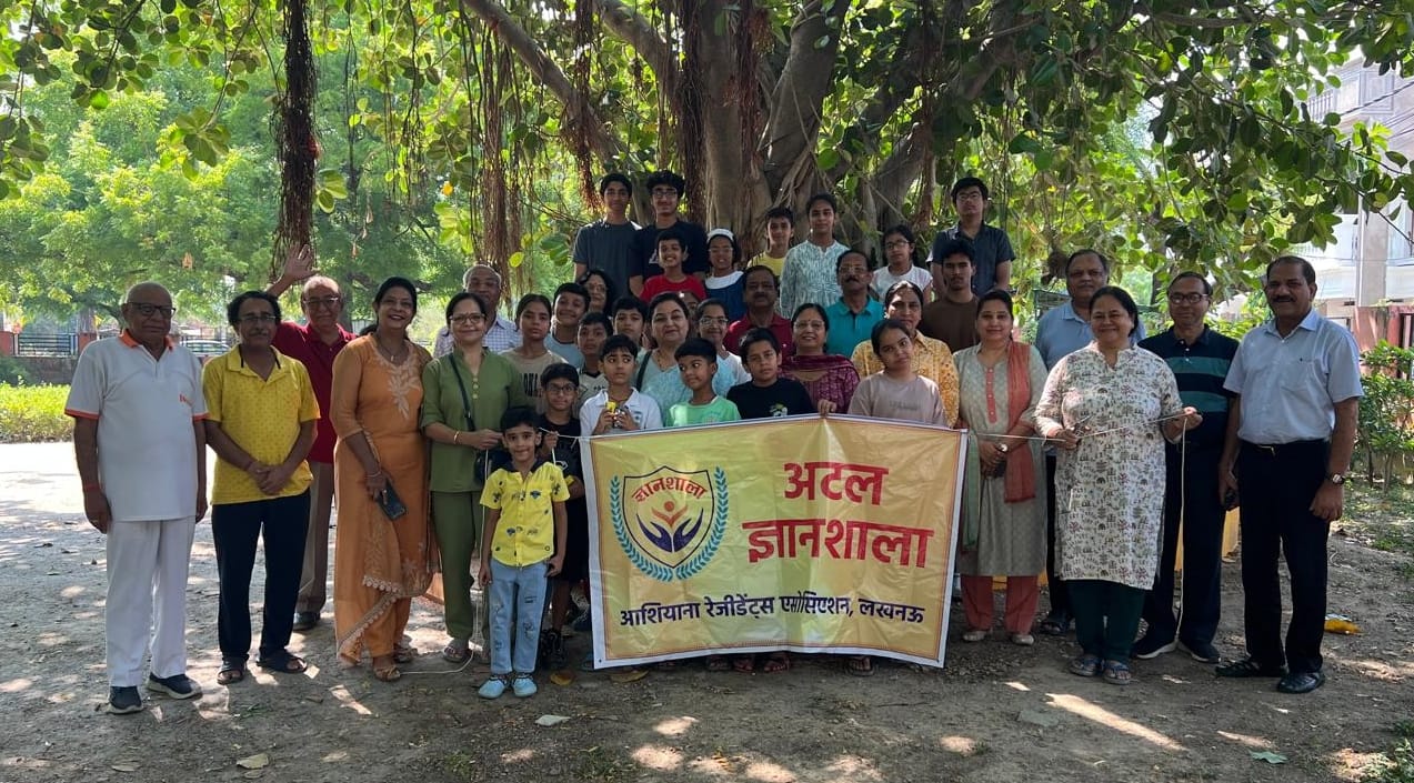 बच्चों को समझाई मां-पिता की अहमियत