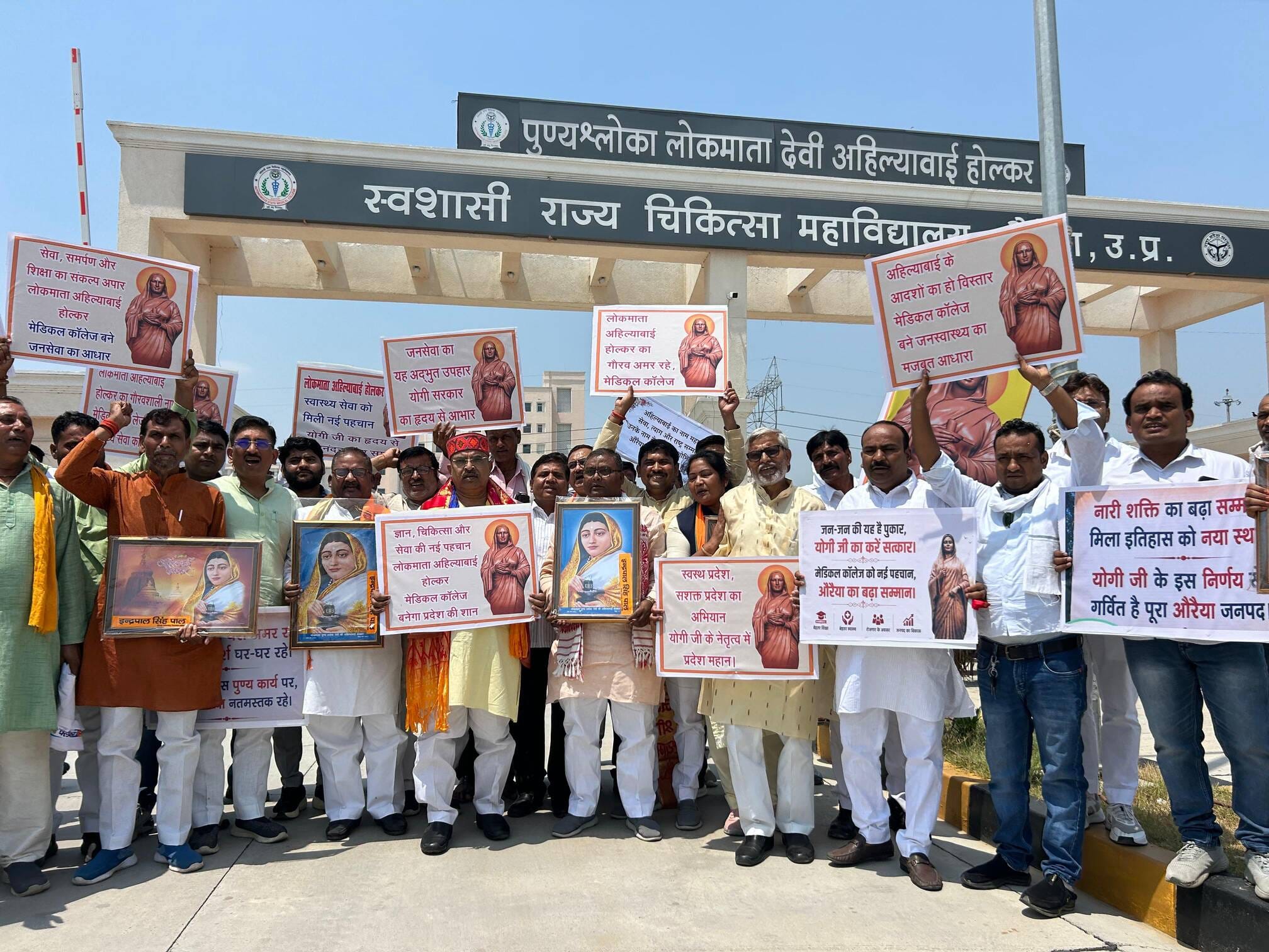 फोटो-23- अहिल्याबाई होल्कर के चित्र पर पुष्प अर्पित करते क्षेत्रीय अध्यक्ष। स्रोत:कार्यकर्ता