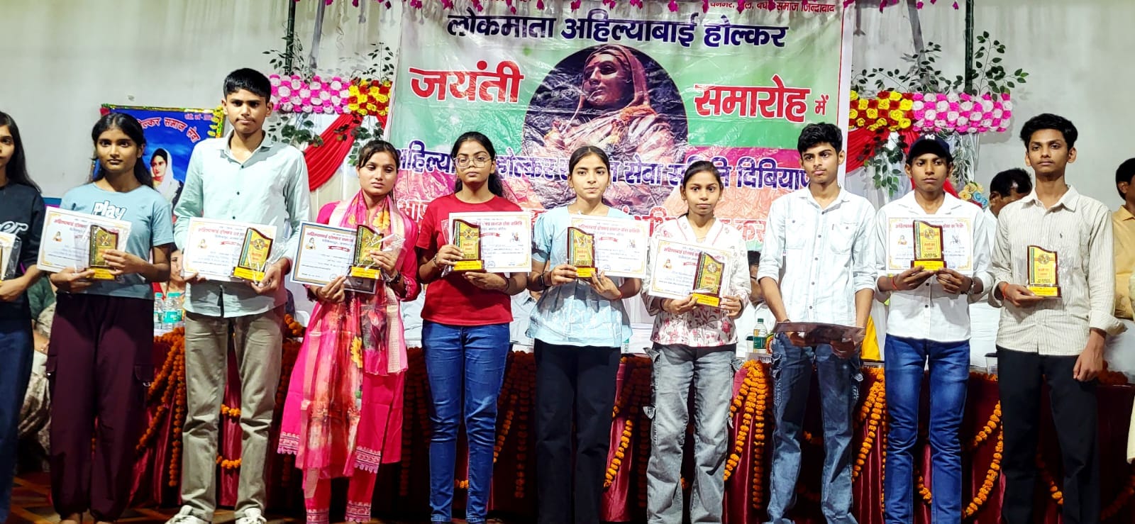 फोटो-23- अहिल्याबाई होल्कर के चित्र पर पुष्प अर्पित करते क्षेत्रीय अध्यक्ष। स्रोत:कार्यकर्ता