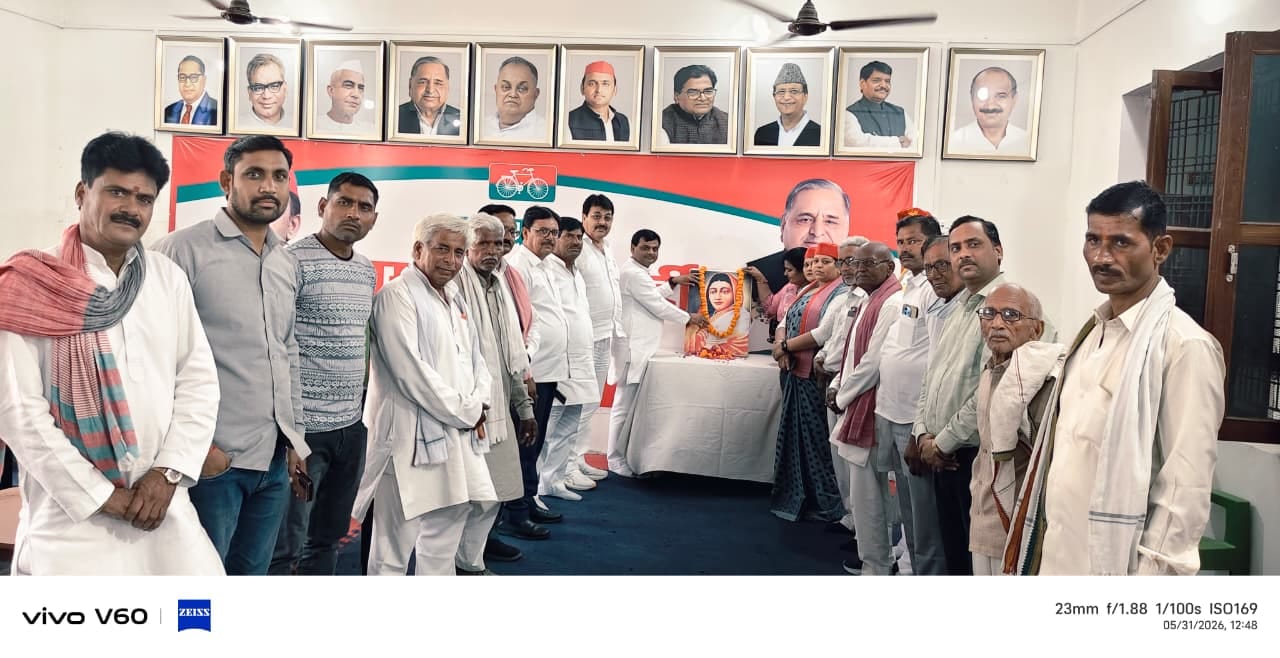 फोटो-23- अहिल्याबाई होल्कर के चित्र पर पुष्प अर्पित करते क्षेत्रीय अध्यक्ष। स्रोत:कार्यकर्ता