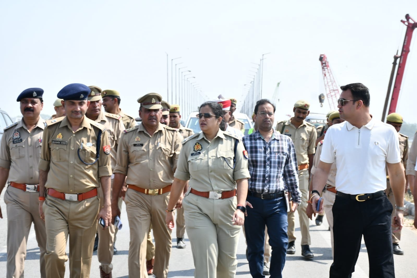 कछला में गंगा स्नान करते श्रद्धालु। संवाद कछला में गंगा स्नान करते श्रद्धालु। संवाद