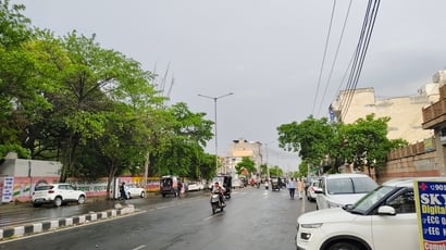 करनाल रोड पर आसमान में छाए बादल। संवाद