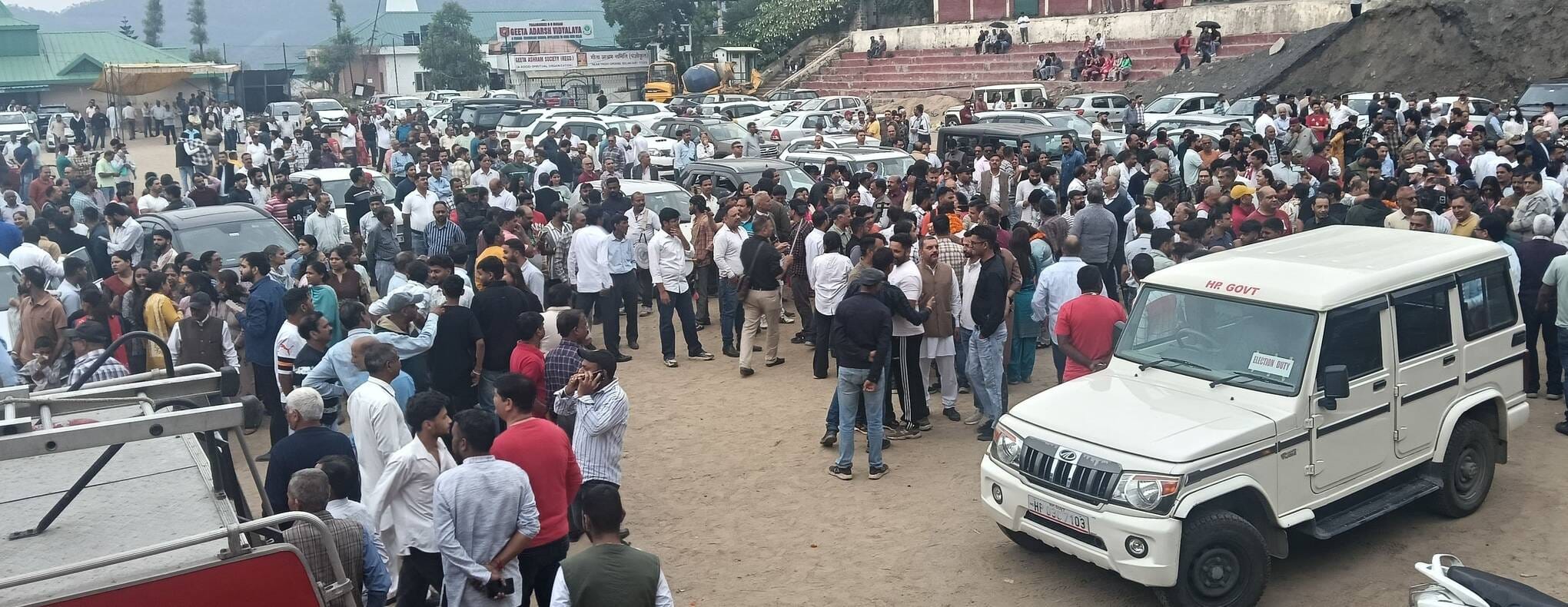 नगर निगम चुनाव में जीतने के बाद भावुक होती नवनिर्वाचित पार्षद। संवाद नगर निगम चुनाव में जीतने के बाद भावुक होती नवनिर्वाचित पार्षद। संवाद