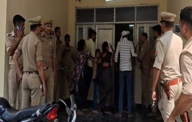 पोस्टमॉर्टम हाउस पर शिवकुमार के शव को देख बिलखते परिजन। स्रोत: वीडियो ग्रेब पोस्टमॉर्टम हाउस पर शिवकुमार के शव को देख बिलखते परिजन। स्रोत: वीडियो ग्रेब