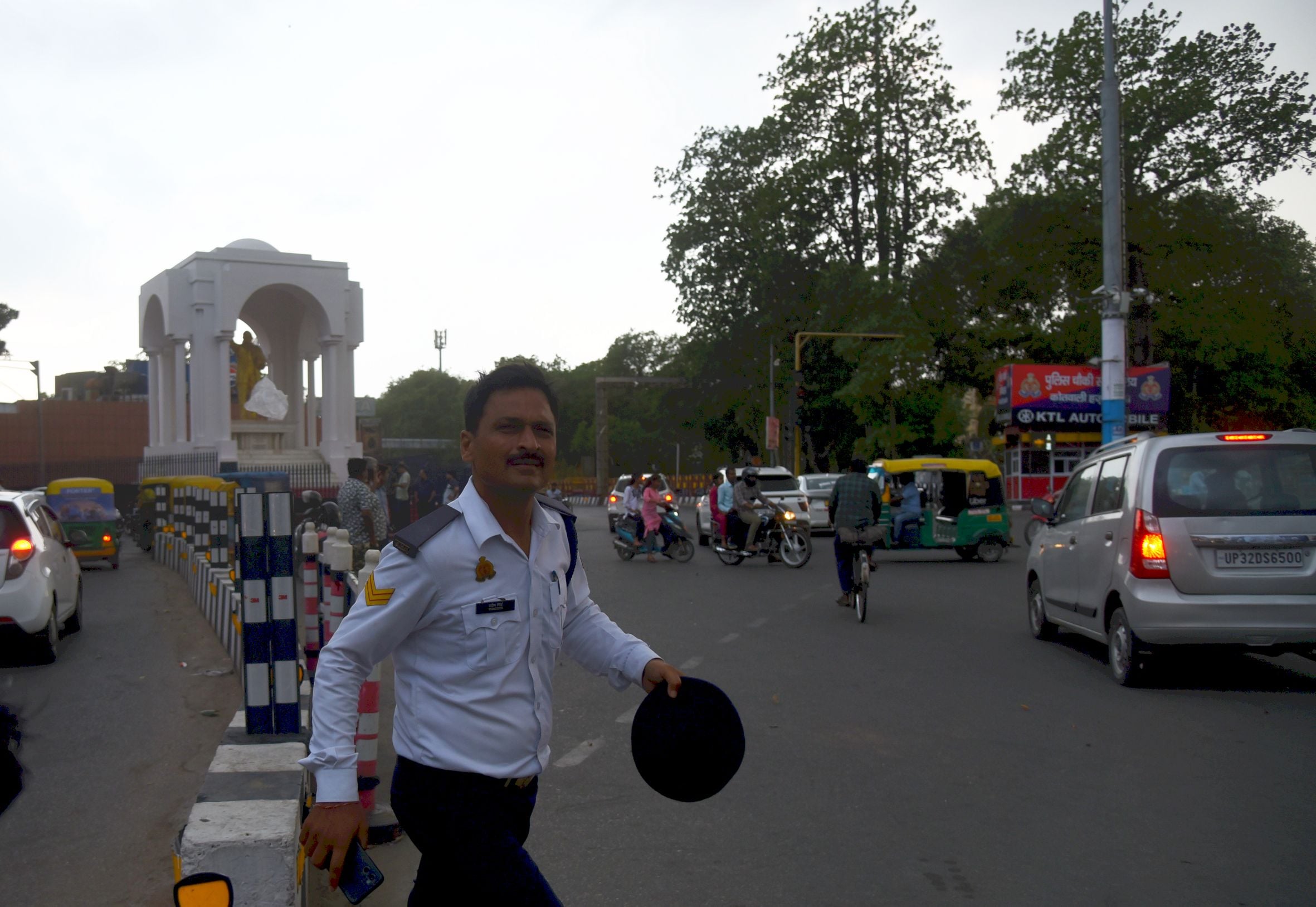 तस्वीरों में देखिए रविवार को राजधानी में आंधी, बारिश, जलभराव और मौज-मस्ती के नजारे। तस्वीरों में देखिए रविवार को राजधानी में आंधी, बारिश, जलभराव और मौज-मस्ती के नजारे।