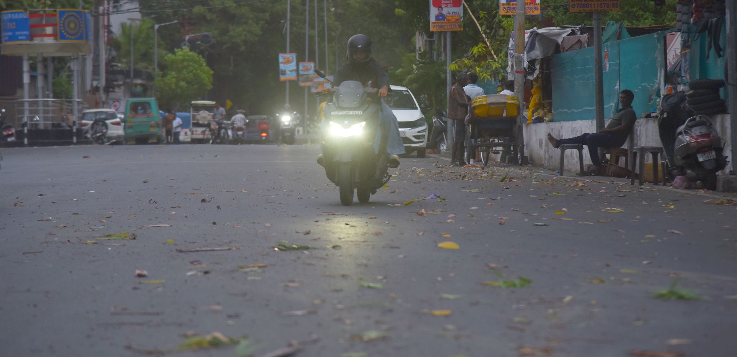 तस्वीरों में देखिए रविवार को राजधानी में आंधी, बारिश, जलभराव और मौज-मस्ती के नजारे। तस्वीरों में देखिए रविवार को राजधानी में आंधी, बारिश, जलभराव और मौज-मस्ती के नजारे।