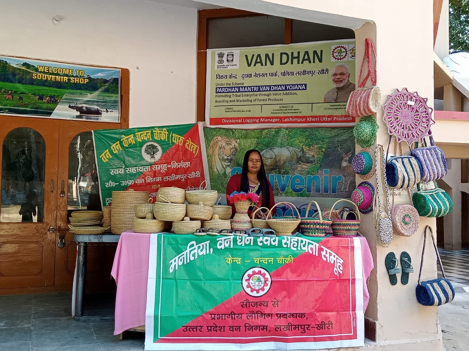 दुधवा गाइड देवकी राना और घूमनी राना। संवाद