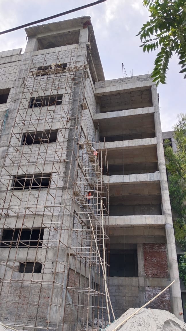 एसड़ीओ की मौजूदगी में चलता निर्माण कार्य संवाद एसड़ीओ की मौजूदगी में चलता निर्माण कार्य संवाद