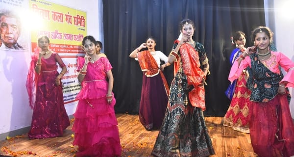 हास्य नाटक ''हाय हैंडसम'' का मंचन सोमवार को कैसरबाग स्थित बलराज साहनी प्रेक्षागृह में किया गया। हास्य नाटक ''हाय हैंडसम'' का मंचन सोमवार को कैसरबाग स्थित बलराज साहनी प्रेक्षागृह में किया गया।