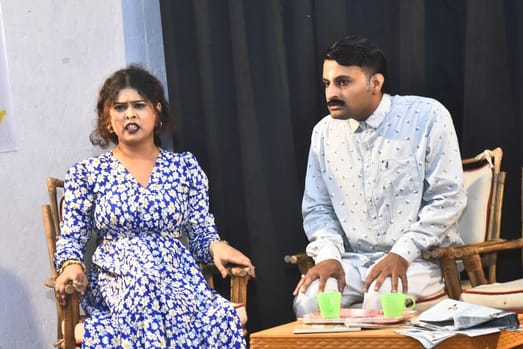 हास्य नाटक ''हाय हैंडसम'' का मंचन सोमवार को कैसरबाग स्थित बलराज साहनी प्रेक्षागृह में किया गया। हास्य नाटक ''हाय हैंडसम'' का मंचन सोमवार को कैसरबाग स्थित बलराज साहनी प्रेक्षागृह में किया गया।