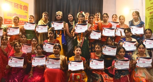 हास्य नाटक ''हाय हैंडसम'' का मंचन सोमवार को कैसरबाग स्थित बलराज साहनी प्रेक्षागृह में किया गया। हास्य नाटक ''हाय हैंडसम'' का मंचन सोमवार को कैसरबाग स्थित बलराज साहनी प्रेक्षागृह में किया गया।