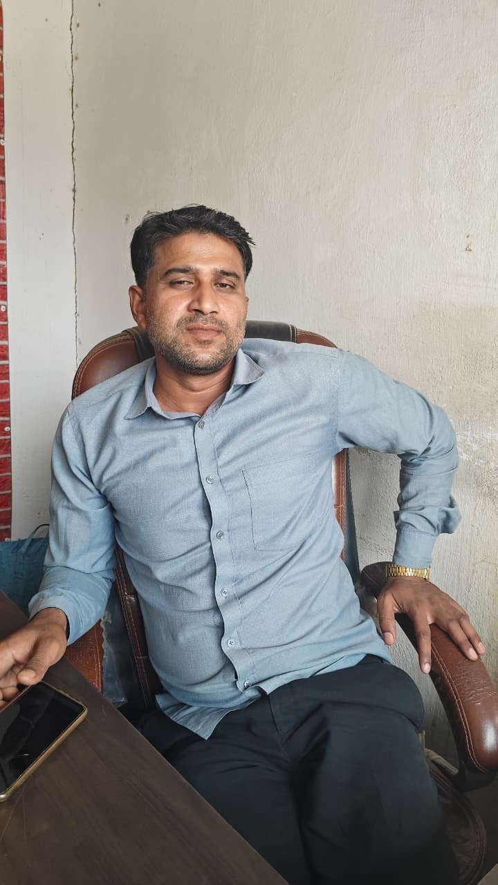 इकरार अहमद, स्थानीय निवासी इकरार अहमद, स्थानीय निवासी
