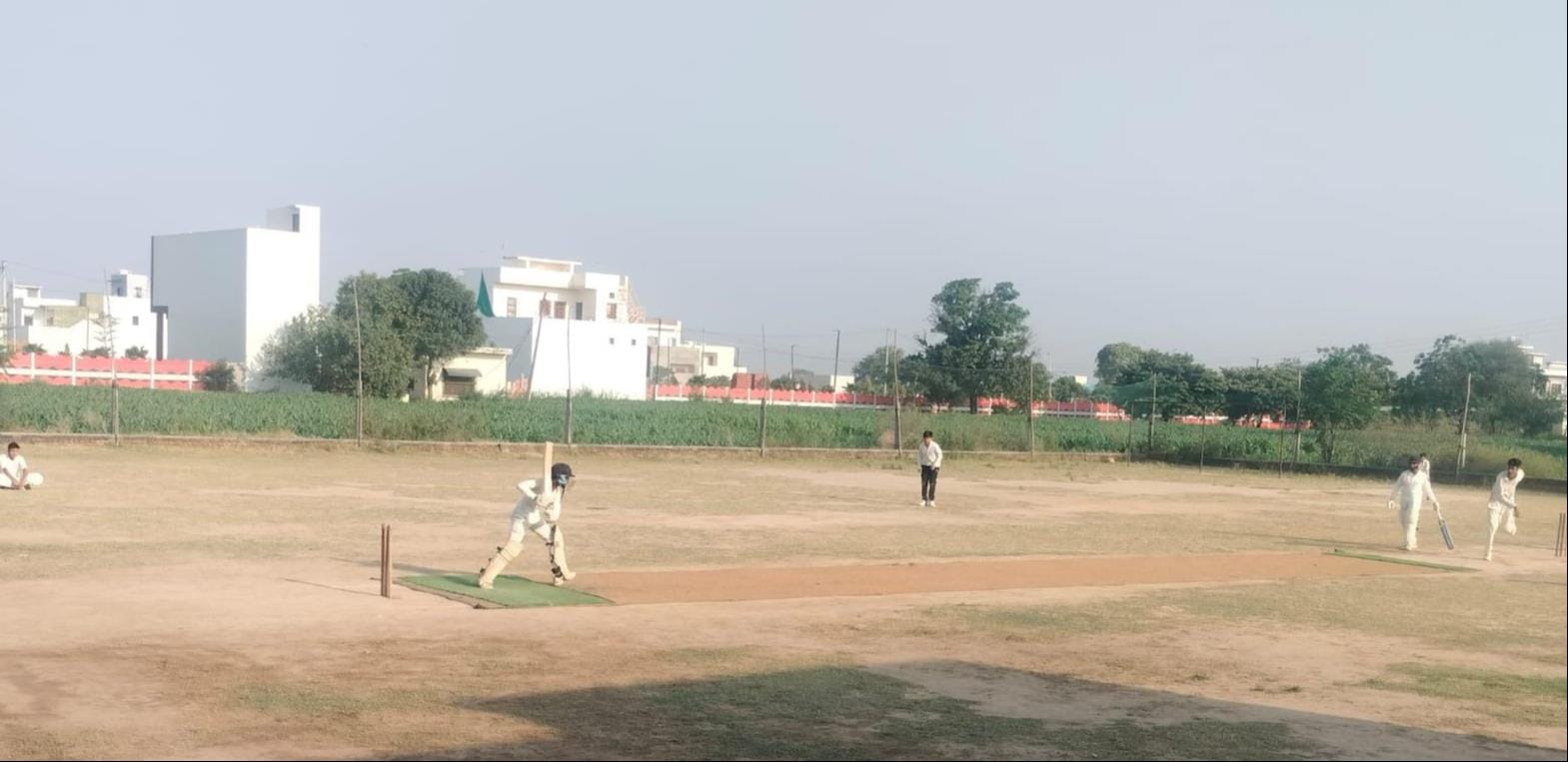 कुरुक्षेत्र। मैच के दौरान शॉट लगाता खिलाड़ी। संवाद