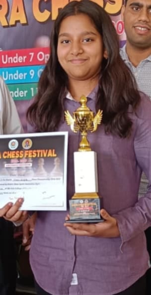 निहिरा मित्तल और रिद्धि शर्मा