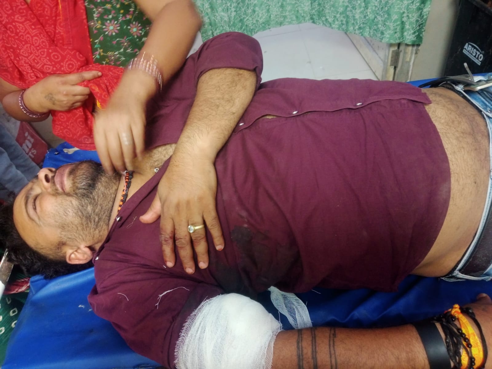 पूर्व प्रधान की कार, अवनीश की फाइल फोटो, और घायल भाई। 