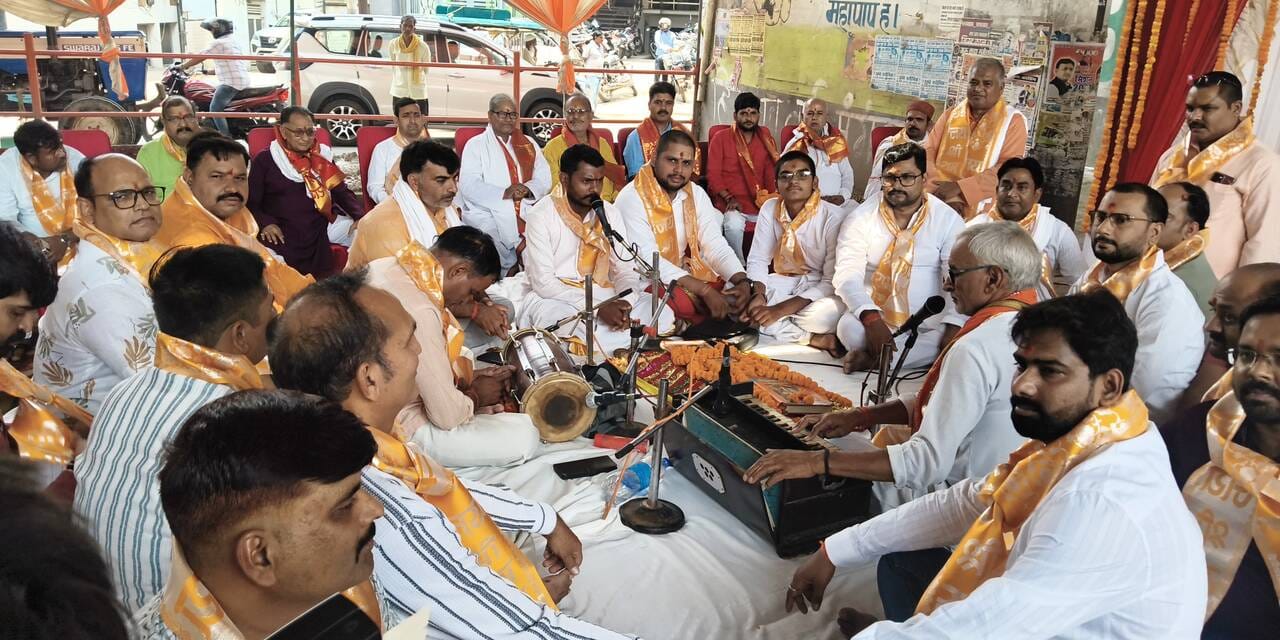 रॉबर्ट्सगंज संकट मोचन हनुमान मंदिर में सजी भव्य प्रतिमा। संवाद
