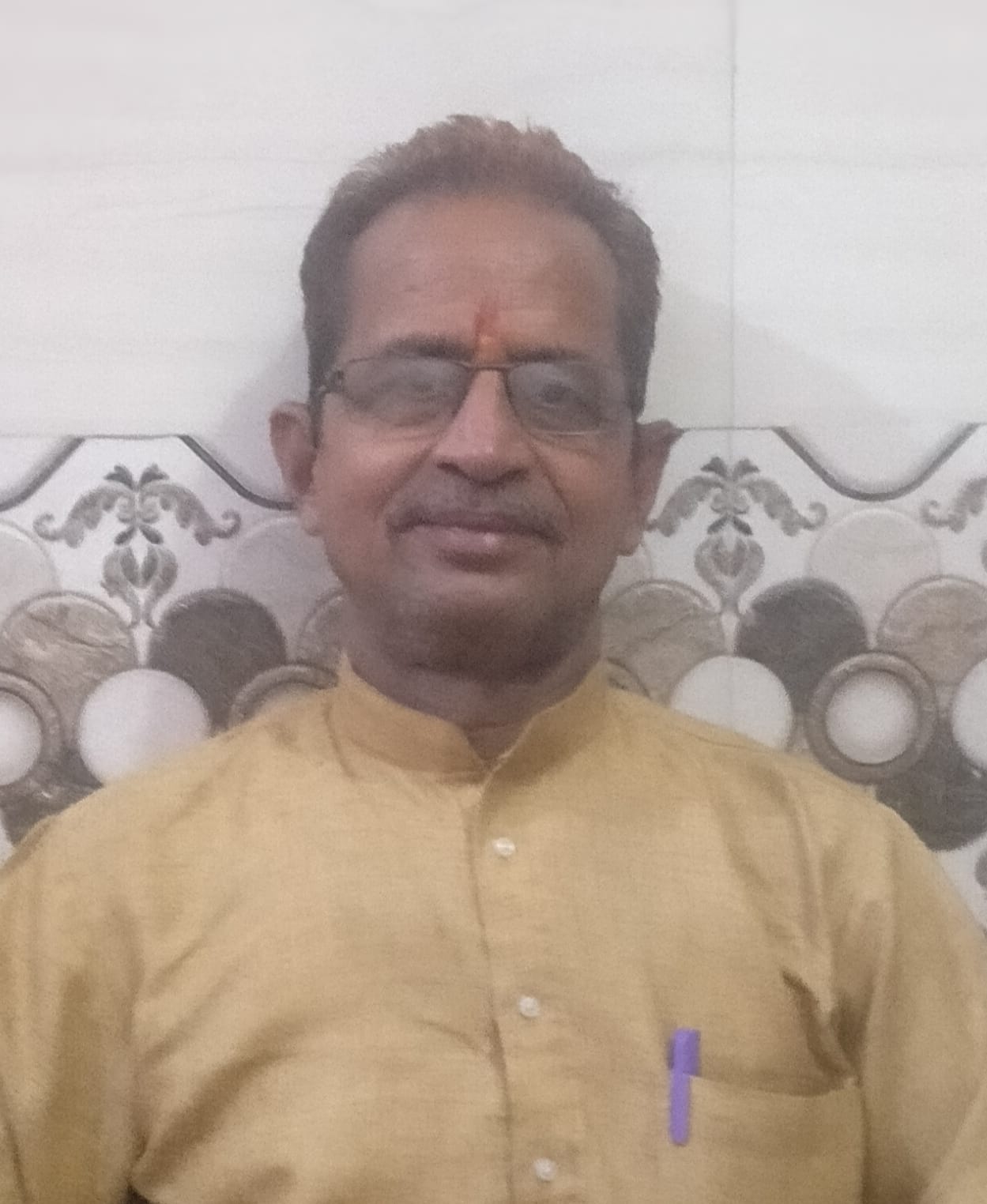 साइकिल चलाते कृषि अधिकारी डॉ. मनोज वर्मा। संवाद साइकिल चलाते कृषि अधिकारी डॉ. मनोज वर्मा। संवाद