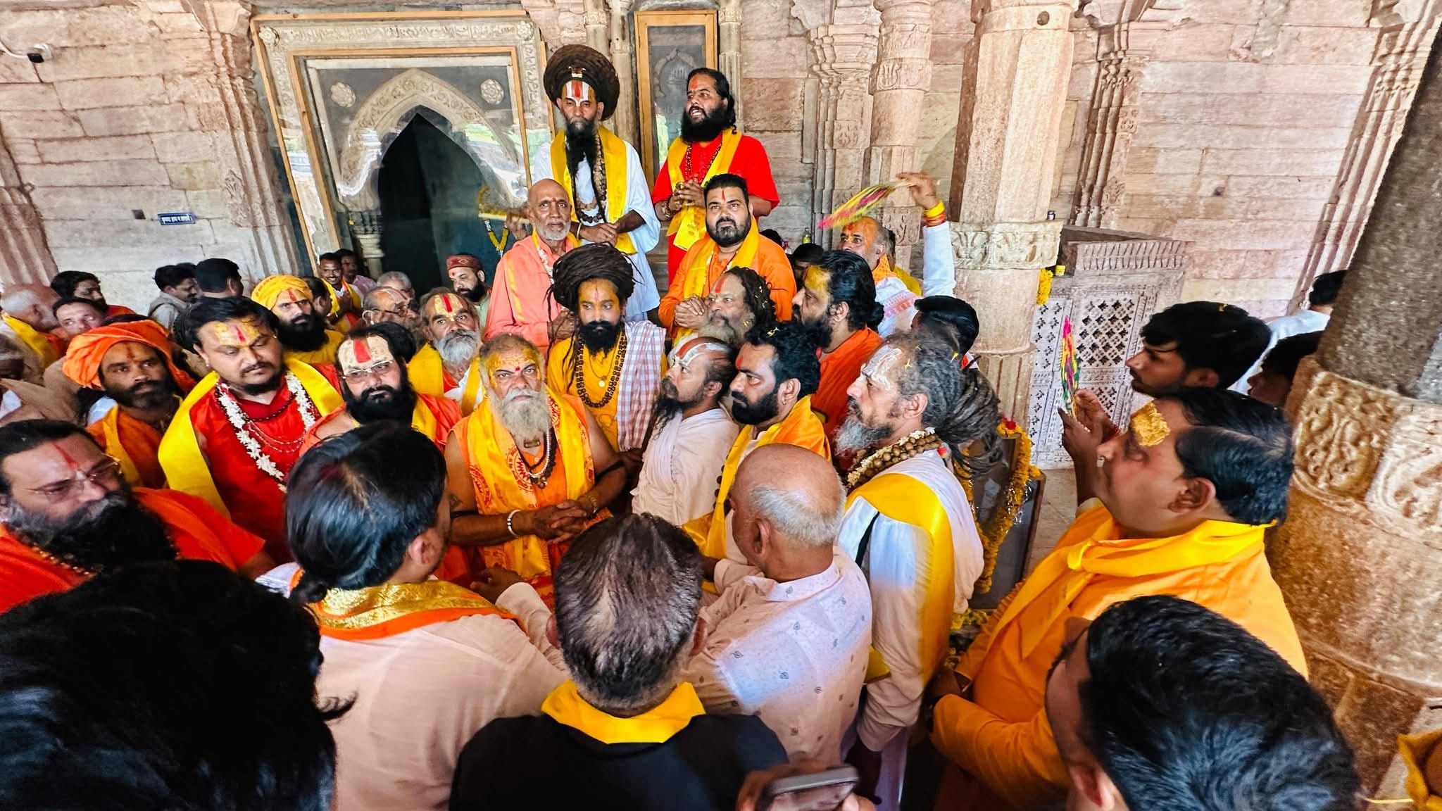 संतो ने किया भोजशाला में दर्शन और पूजन