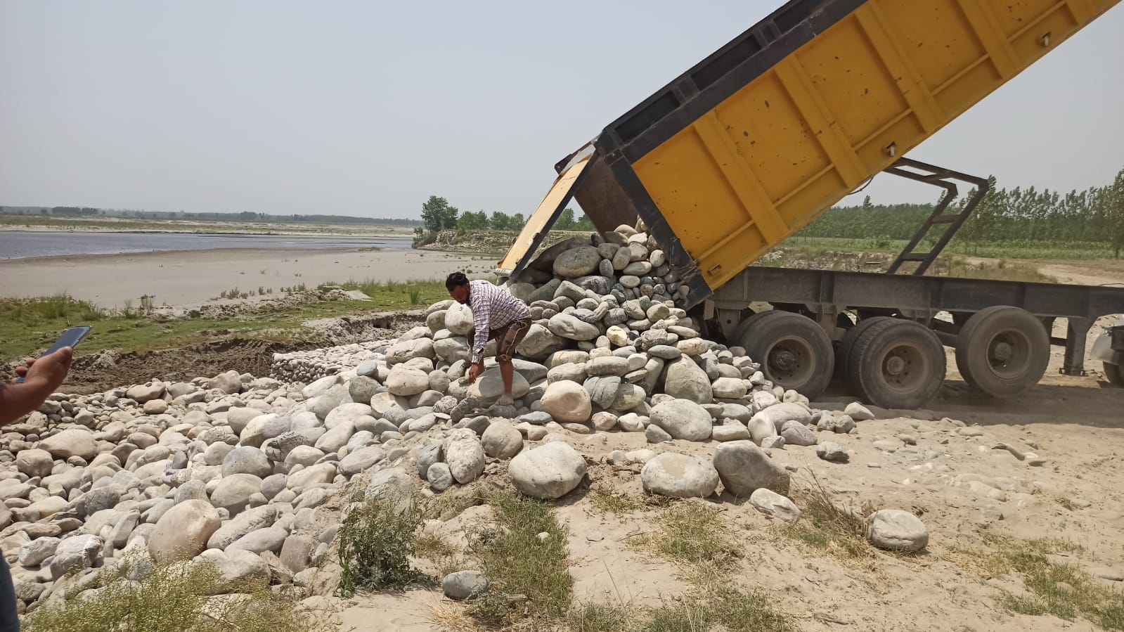 टापू कमालपुर में पिछले साल बाढ़ के दौरान हुआ भूमि कटाव। आर्काइव