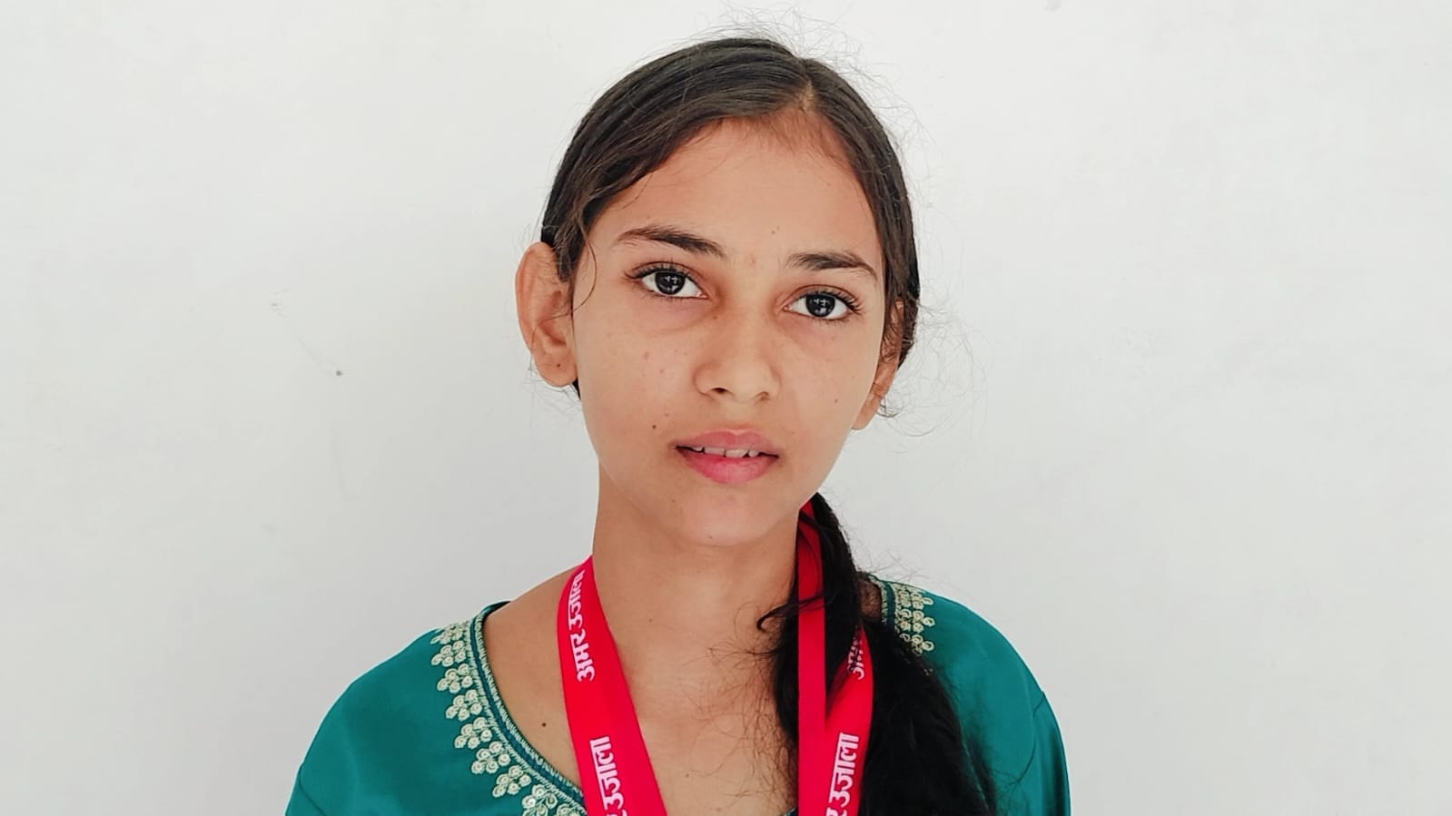 विकास भवन सभागार में आयोजित मेधावी सम्मान समारोह में मौजूद जनप्रतिनिधि और छात्र-छात्राएं। संवा