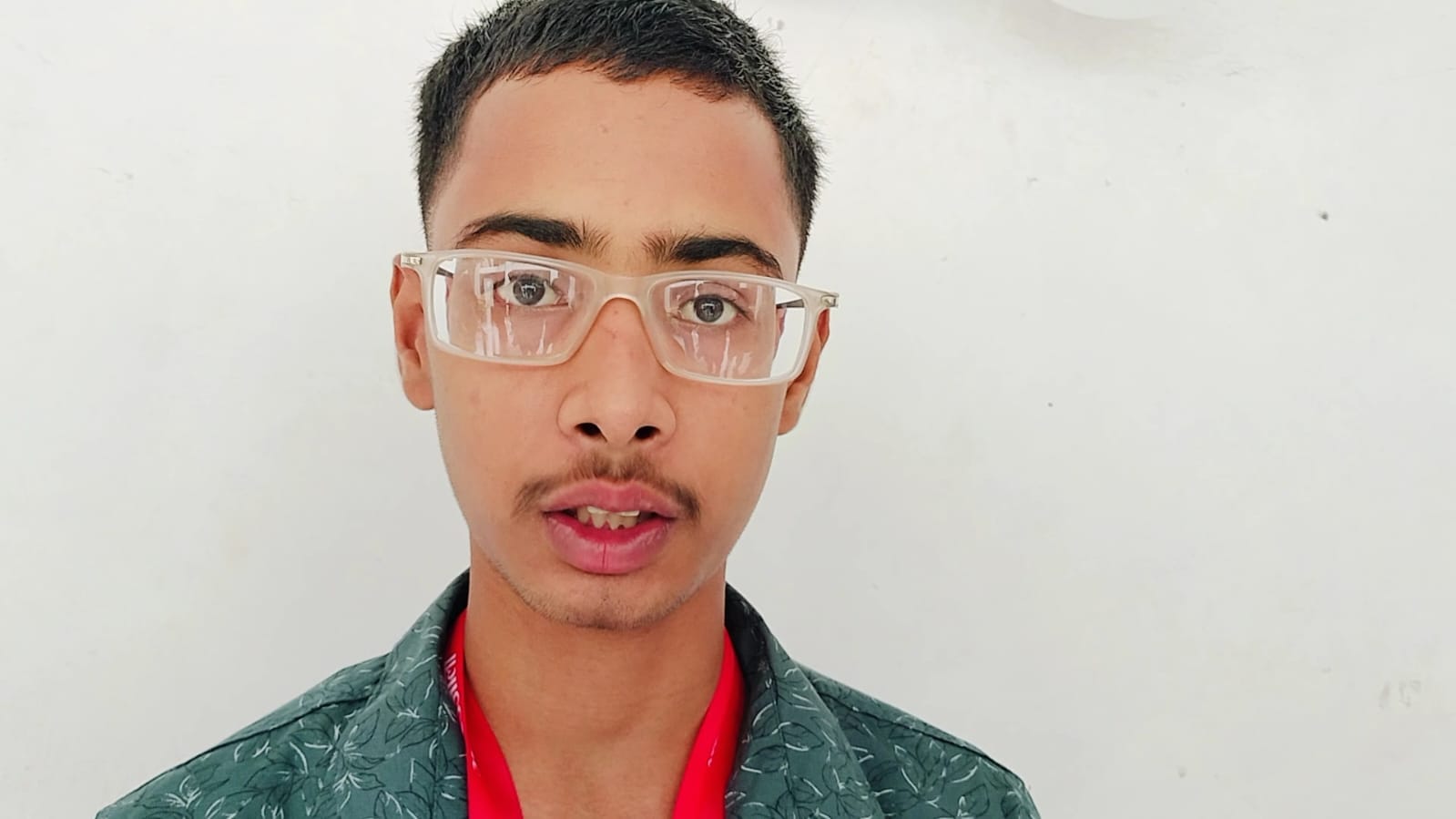 विकास भवन सभागार में आयोजित मेधावी सम्मान समारोह में मौजूद जनप्रतिनिधि और छात्र-छात्राएं। संवा