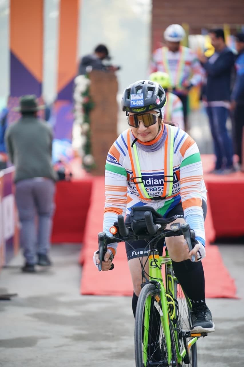 18-रेलवे रोड स्थित दुकान पर खडी साइकिलें। संवाद