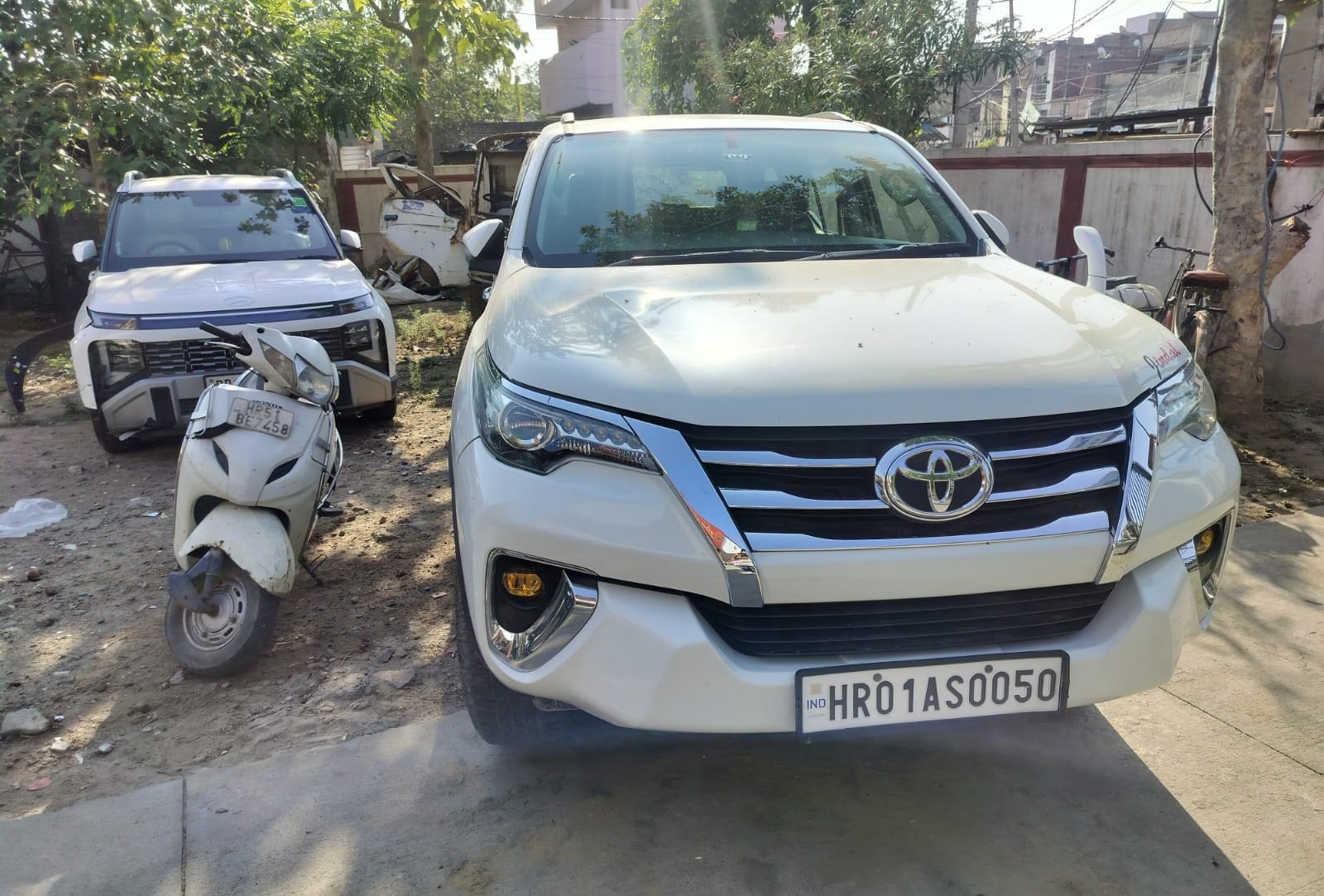 अंबाला सिटी के डेहा कॉलोनी में तलाशी अभियान के दौरान मौजूद पुलिस। पुलिस अंबाला सिटी के डेहा कॉलोनी में तलाशी अभियान के दौरान मौजूद पुलिस। पुलिस