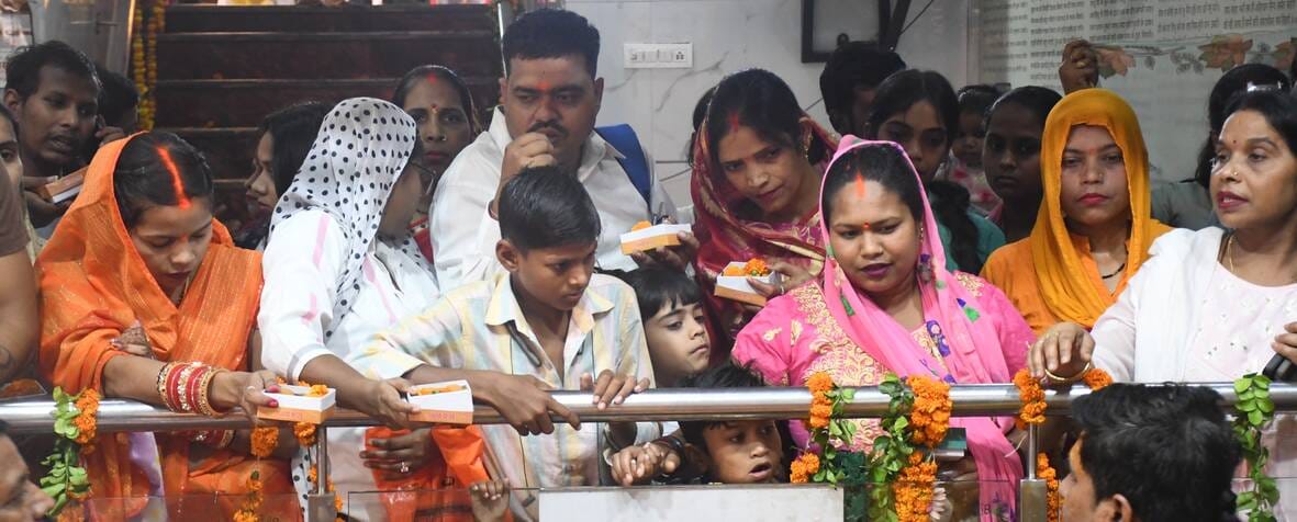  ज्येष्ठ माह के पांचवें बड़े मंगल पर पूरा शहर बजरंगबली की भक्ति में डूबा नजर आया।