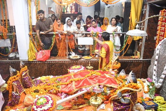  ज्येष्ठ माह के पांचवें बड़े मंगल पर पूरा शहर बजरंगबली की भक्ति में डूबा नजर आया।
